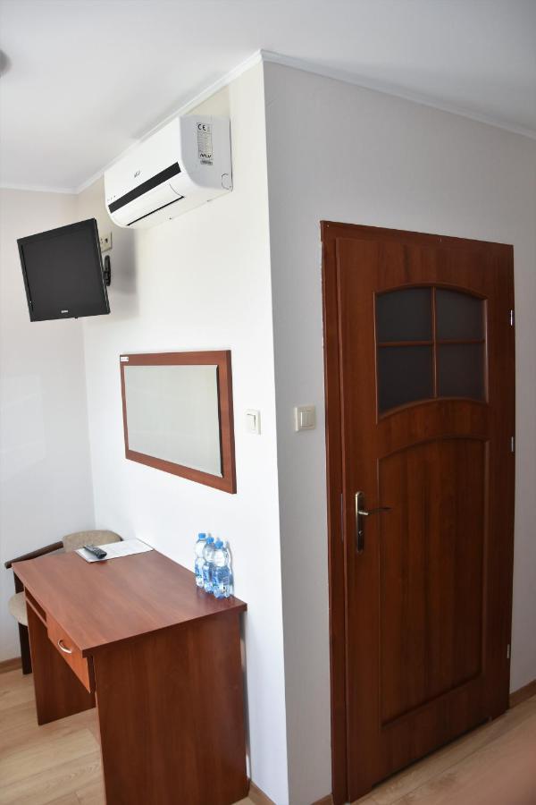 Dwor Nad Bugiem Hotel Majdan Stulenski ภายนอก รูปภาพ