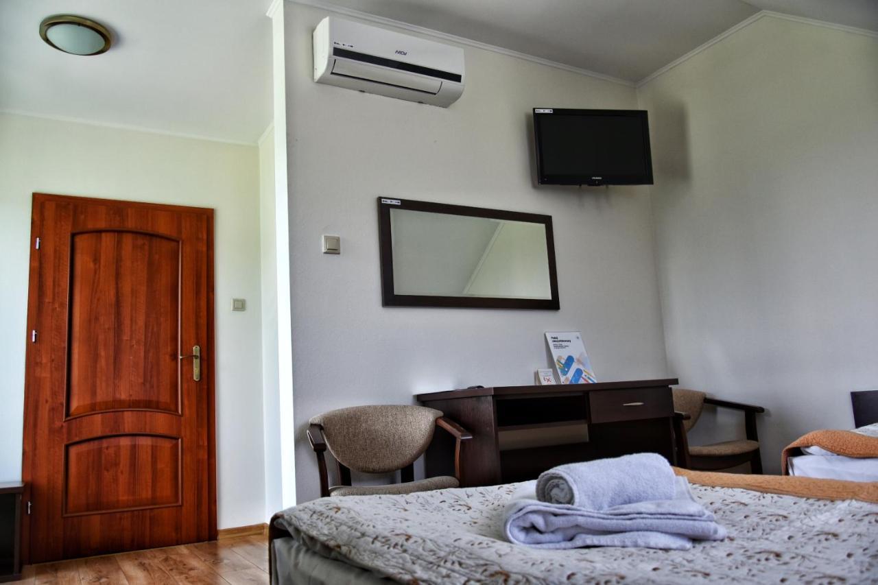 Dwor Nad Bugiem Hotel Majdan Stulenski ภายนอก รูปภาพ