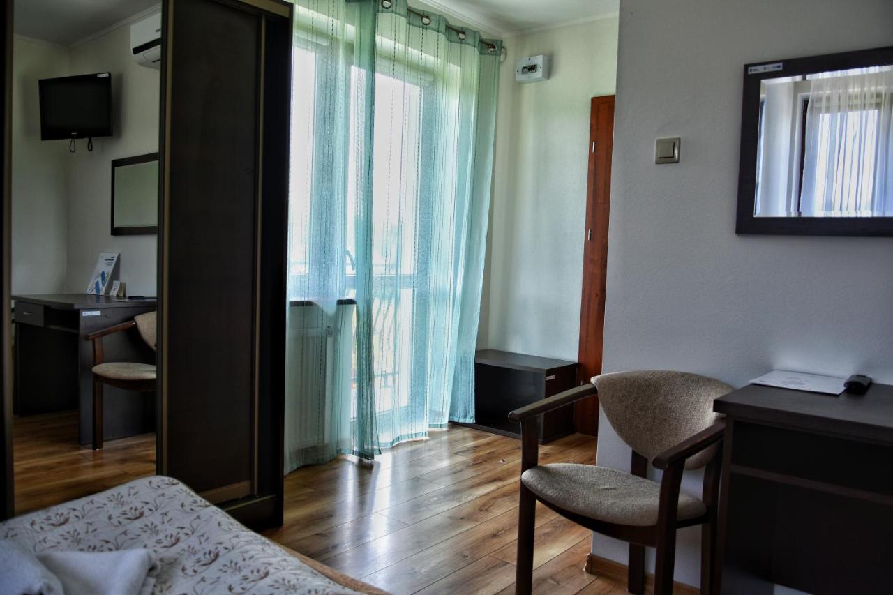 Dwor Nad Bugiem Hotel Majdan Stulenski ภายนอก รูปภาพ