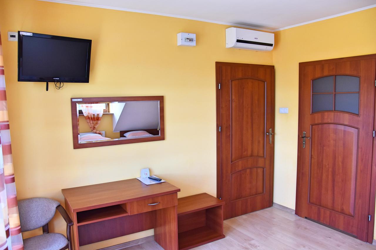 Dwor Nad Bugiem Hotel Majdan Stulenski ภายนอก รูปภาพ