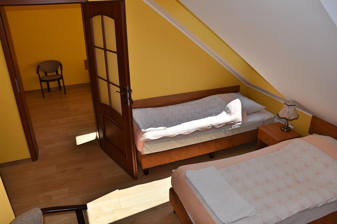 Dwor Nad Bugiem Hotel Majdan Stulenski ภายนอก รูปภาพ
